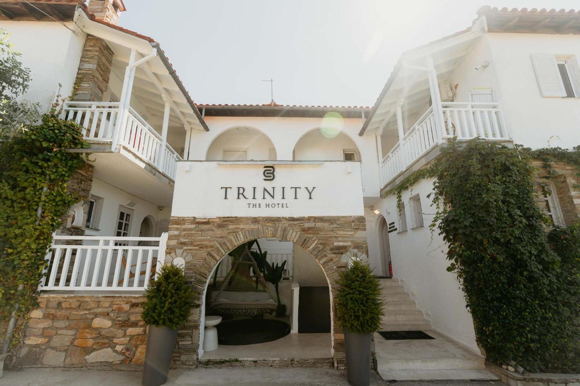 Trinity The Hotel อาโมเลียนี ภายนอก รูปภาพ